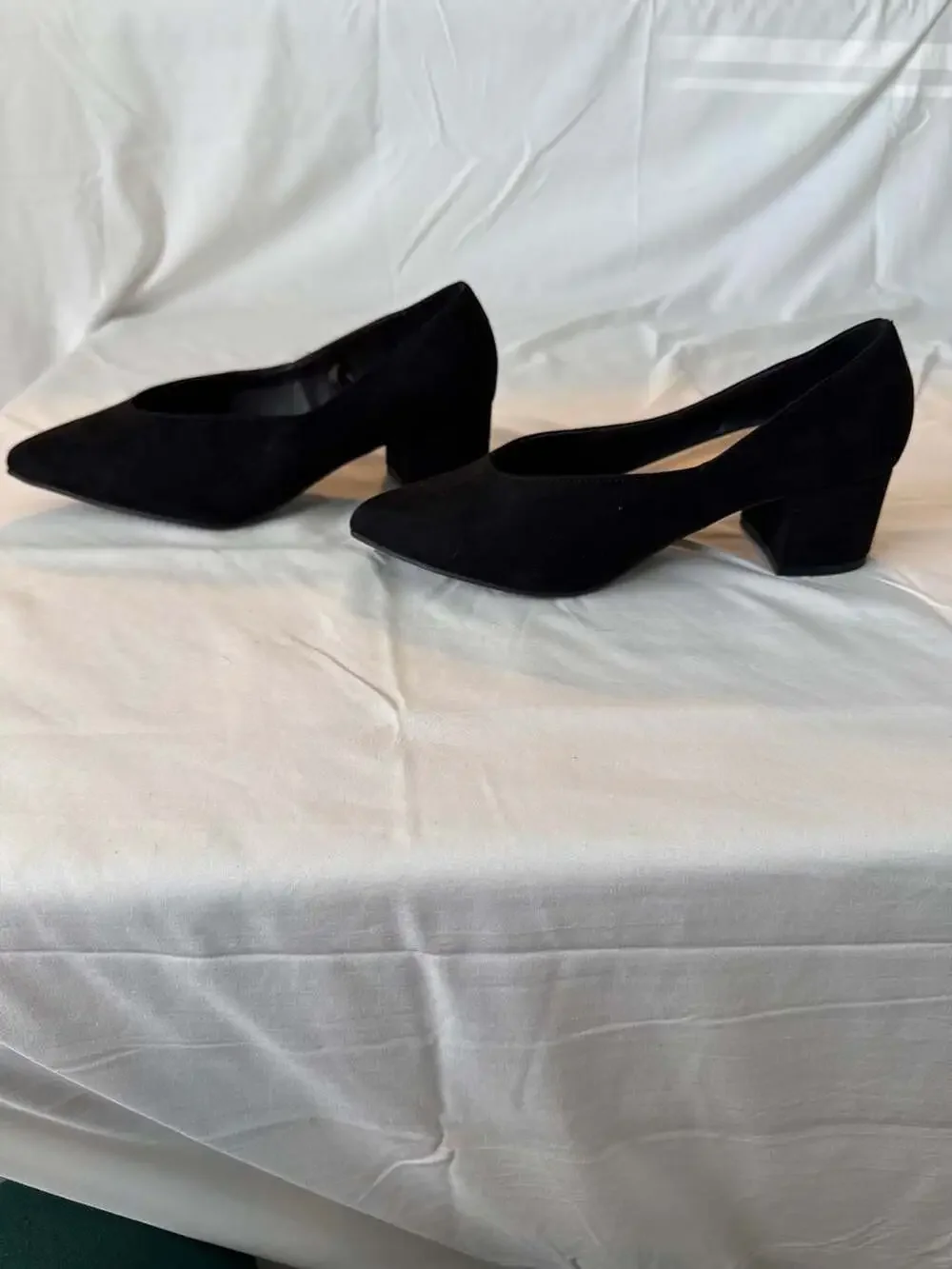 Torrid Black Suede Pointed Toe Block Heel Pump WW 8.5 - Picture 7 of 8